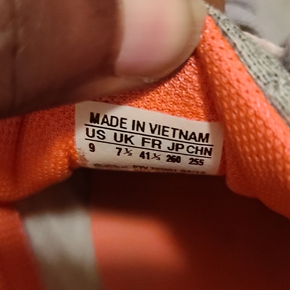 Very lightly worn Adidas - Picture 11 of 12